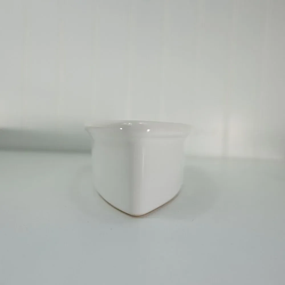 Chantal White Baking Dish Carrot Shape 1 Cup